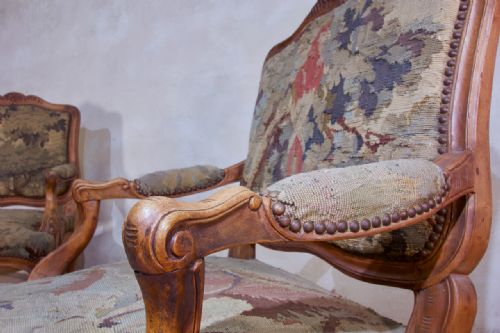 A PAIR OF 19TH CENTURY FRENCH LOUIS XV STYLE FAUTEUILS OPEN ARMCHAIRS AUBUSSON TAPESTRY - ADDITIONAL PHOTO 12