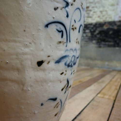 LARGE MING DYNASTY CIZHOU WEAR OVOID CERAMIC PLANTER VESSEL - ADDITIONAL PHOTO 8