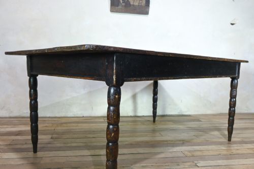A CHARMING EARLY 19TH CENTURY FRENCH BOBBIN TURNED FARMHOUSE TABLE - ADDITIONAL PHOTO 8