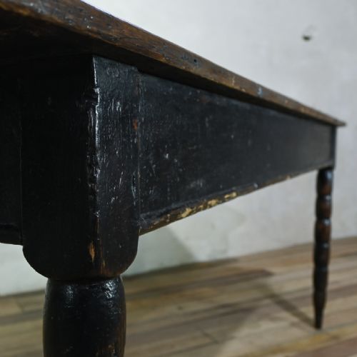 A CHARMING EARLY 19TH CENTURY FRENCH BOBBIN TURNED FARMHOUSE TABLE - ADDITIONAL PHOTO 16