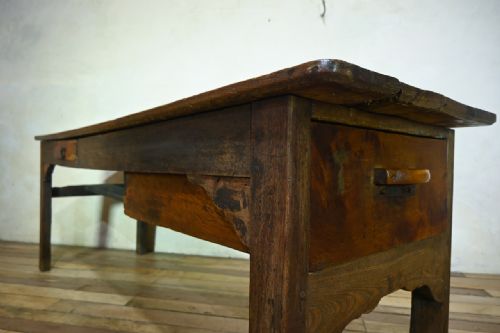 AN EARLY 19TH CENTURY OAK AND ASH FARMHOUSE DINING TABLE - ADDITIONAL PHOTO 1