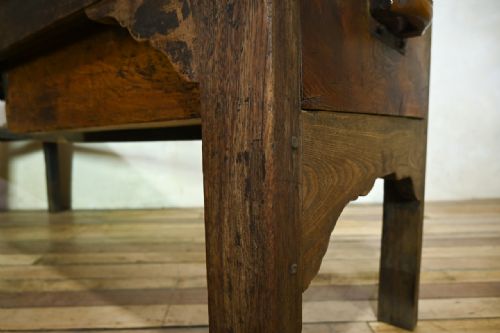 AN EARLY 19TH CENTURY OAK AND ASH FARMHOUSE DINING TABLE - ADDITIONAL PHOTO 2