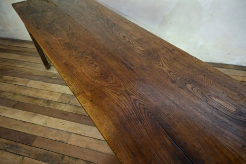AN EARLY 19TH CENTURY OAK AND ASH FARMHOUSE DINING TABLE - ADDITIONAL PHOTO 3