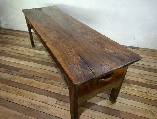 AN EARLY 19TH CENTURY OAK AND ASH FARMHOUSE DINING TABLE - ADDITIONAL PHOTO 11