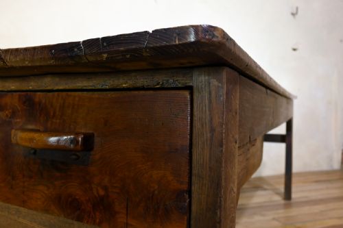 AN EARLY 19TH CENTURY OAK AND ASH FARMHOUSE DINING TABLE - ADDITIONAL PHOTO 13