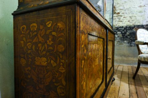 18TH CENTURY DUTCH MARQUETRY VITRINE DISPLAY CABINET - ADDITIONAL PHOTO 6