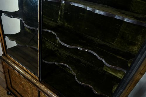 18TH CENTURY DUTCH MARQUETRY VITRINE DISPLAY CABINET - ADDITIONAL PHOTO 8