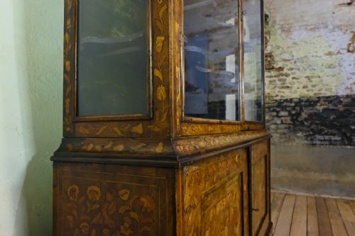 18TH CENTURY DUTCH MARQUETRY VITRINE DISPLAY CABINET - ADDITIONAL PHOTO 11