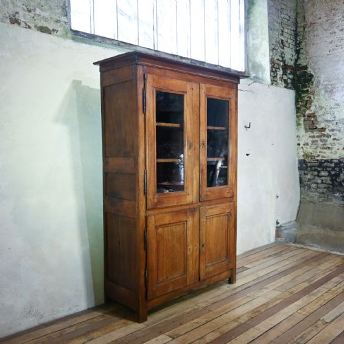 A CHARMING MID 19TH CENTURY FRENCH CHERRYWOOD GLAZED CABINET BOOKCASE - ADDITIONAL PHOTO 5