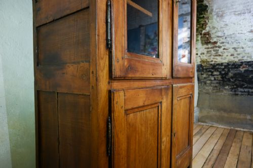 A CHARMING MID 19TH CENTURY FRENCH CHERRYWOOD GLAZED CABINET BOOKCASE - ADDITIONAL PHOTO 1