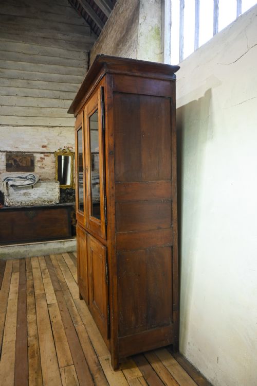 A CHARMING MID 19TH CENTURY FRENCH CHERRYWOOD GLAZED CABINET BOOKCASE - ADDITIONAL PHOTO 3