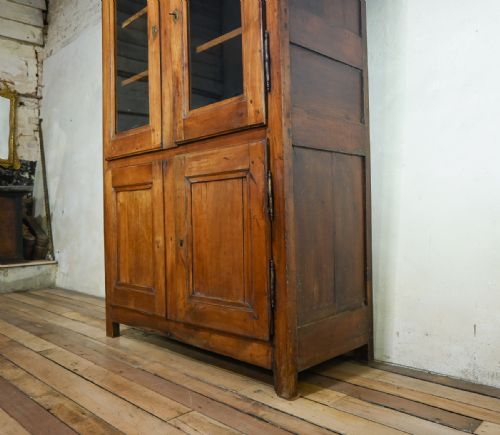 A CHARMING MID 19TH CENTURY FRENCH CHERRYWOOD GLAZED CABINET BOOKCASE - ADDITIONAL PHOTO 4
