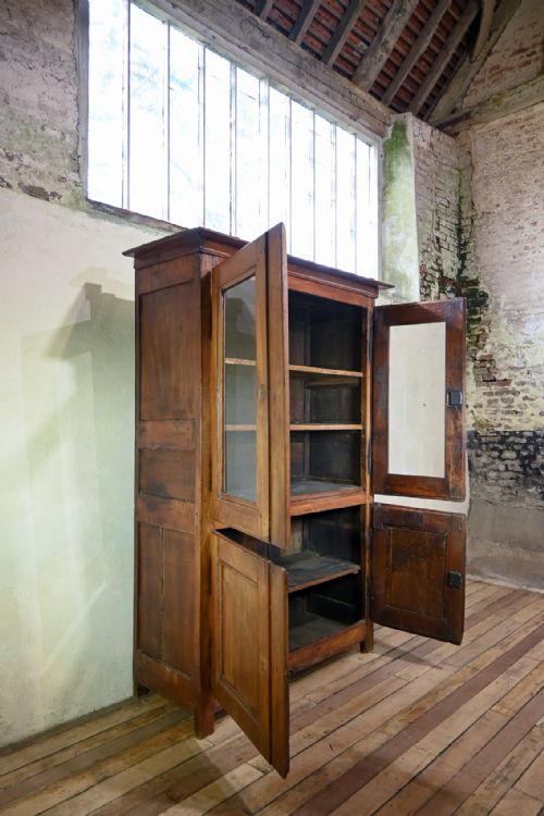 A CHARMING MID 19TH CENTURY FRENCH CHERRYWOOD GLAZED CABINET BOOKCASE - ADDITIONAL PHOTO 10