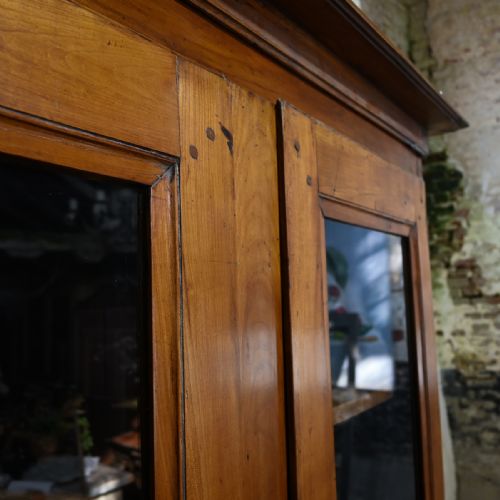 A CHARMING MID 19TH CENTURY FRENCH CHERRYWOOD GLAZED CABINET BOOKCASE - ADDITIONAL PHOTO 12