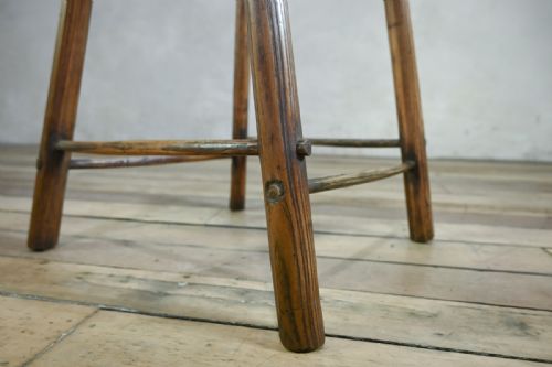 18TH CENTURY WELSH ELM PRIMITIVE ROUND SIDE TABLE - ADDITIONAL PHOTO 4