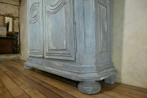 A LARGE SCALE EARLY 19TH CENTURY FRENCH PAINTED ARMOIRE - ADDITIONAL PHOTO 7