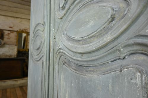 A LARGE SCALE EARLY 19TH CENTURY FRENCH PAINTED ARMOIRE - ADDITIONAL PHOTO 10