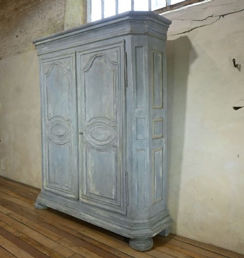A LARGE SCALE EARLY 19TH CENTURY FRENCH PAINTED ARMOIRE - ADDITIONAL PHOTO 12