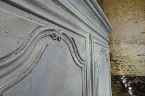 A LARGE SCALE EARLY 19TH CENTURY FRENCH PAINTED ARMOIRE - ADDITIONAL PHOTO 13