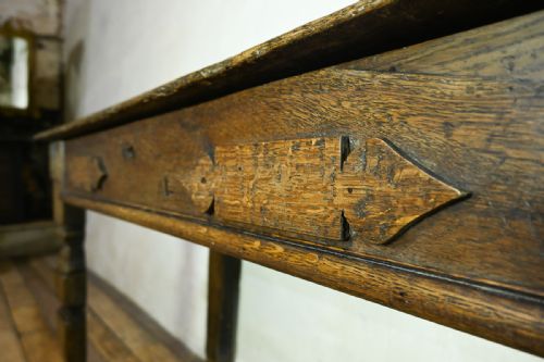 A 17TH CENTURY PROVINCIAL OAK SIDE TABLE - ADDITIONAL PHOTO 2