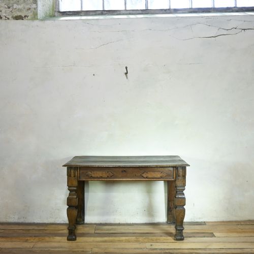 A 17TH CENTURY PROVINCIAL OAK SIDE TABLE - ADDITIONAL PHOTO 3