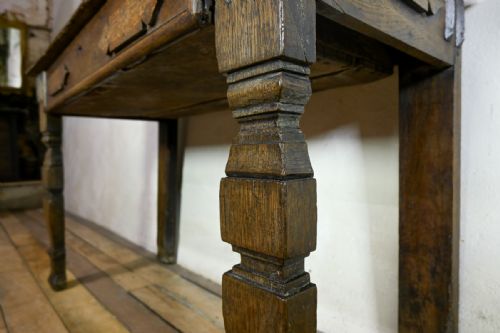 A 17TH CENTURY PROVINCIAL OAK SIDE TABLE - ADDITIONAL PHOTO 7