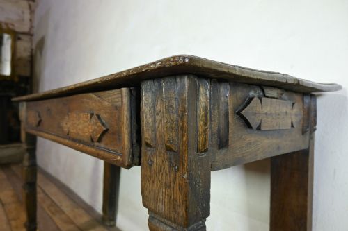 A 17TH CENTURY PROVINCIAL OAK SIDE TABLE - ADDITIONAL PHOTO 8