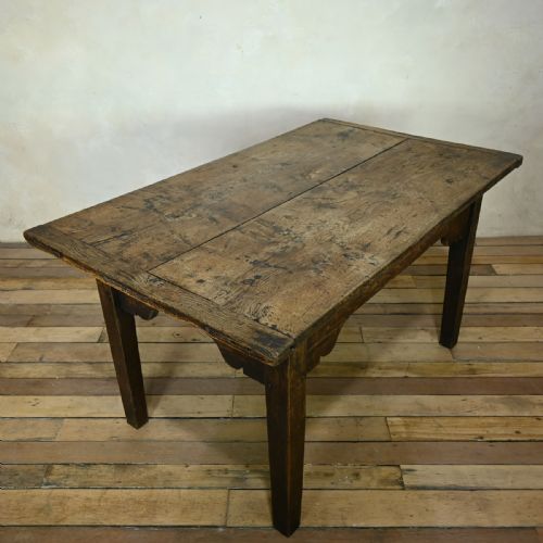 A SMALL 18TH CENTURY VERNACULAR OAK COUNTRY FARMHOUSE TABLE - ADDITIONAL PHOTO 2