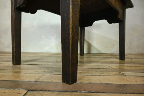 A SMALL 18TH CENTURY VERNACULAR OAK COUNTRY FARMHOUSE TABLE - ADDITIONAL PHOTO 3