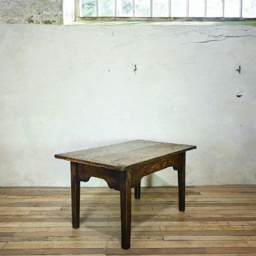 a small 18th century vernacular oak country farmhouse table - CATEGORY: ANTIQUE TABLES - DATED 18TH CENTURY