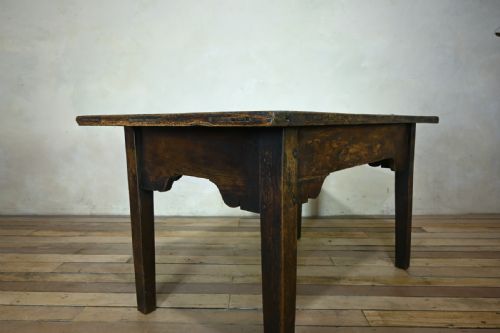 A SMALL 18TH CENTURY VERNACULAR OAK COUNTRY FARMHOUSE TABLE - ADDITIONAL PHOTO 5