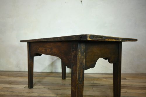 A SMALL 18TH CENTURY VERNACULAR OAK COUNTRY FARMHOUSE TABLE - ADDITIONAL PHOTO 8