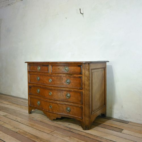an 18th century italian walnut serpentine commode - CATEGORY: ANTIQUE CHEST OF DRAWERS - DATED 18TH CENTURY