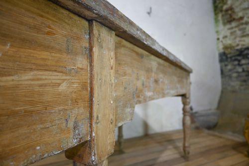 A LARGE 18TH CENTURY FRENCH PAINTED FARMHOUSE DINING TABLE - ADDITIONAL PHOTO 6