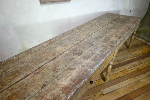 A LARGE 18TH CENTURY FRENCH PAINTED FARMHOUSE DINING TABLE - ADDITIONAL PHOTO 16