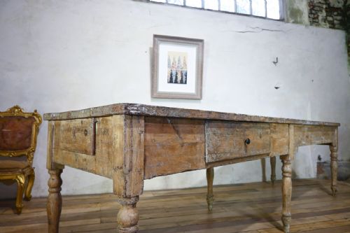A LARGE 18TH CENTURY FRENCH PAINTED FARMHOUSE DINING TABLE - ADDITIONAL PHOTO 17