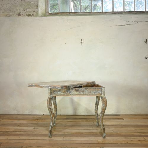 A 19TH CENTURY FRENCH PAINTED SWIVEL TOP FARMHOUSE KITCHEN TABLE - ADDITIONAL PHOTO 1