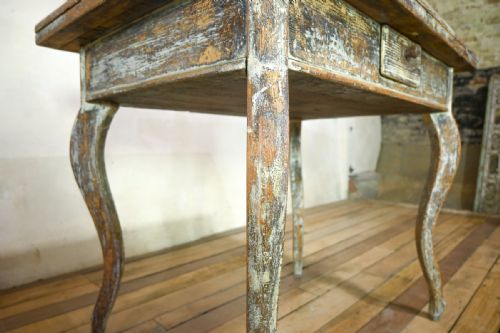 A 19TH CENTURY FRENCH PAINTED SWIVEL TOP FARMHOUSE KITCHEN TABLE - ADDITIONAL PHOTO 5