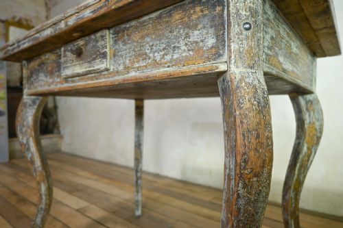 A 19TH CENTURY FRENCH PAINTED SWIVEL TOP FARMHOUSE KITCHEN TABLE - ADDITIONAL PHOTO 8