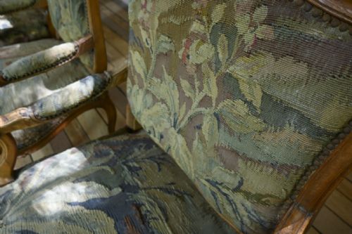 A SET OF FOUR 19TH CENTURY FRENCH LOUIS XV FAUTEUILS OPEN ARMCHAIRS - ADDITIONAL PHOTO 5