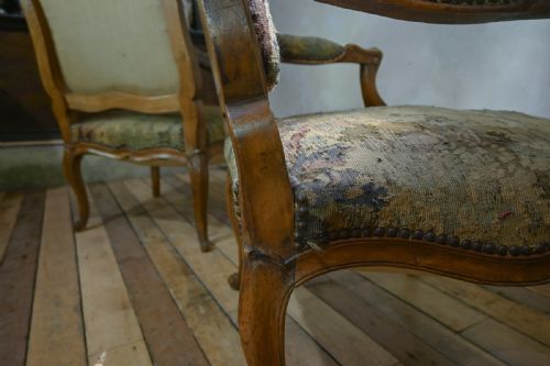 A SET OF FOUR 19TH CENTURY FRENCH LOUIS XV FAUTEUILS OPEN ARMCHAIRS - ADDITIONAL PHOTO 14