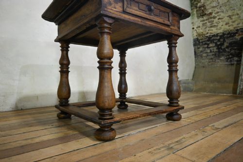 AN 18TH CENTURY NORTH ITALIAN WALNUT CENTRE TABLE - ADDITIONAL PHOTO 3
