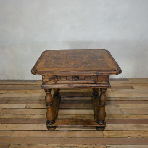 AN 18TH CENTURY NORTH ITALIAN WALNUT CENTRE TABLE - ADDITIONAL PHOTO 1