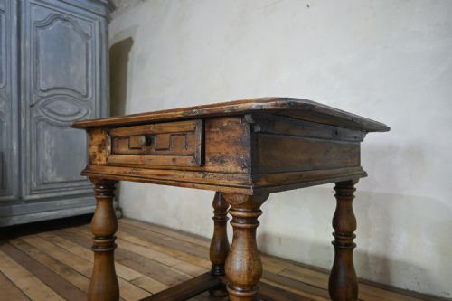 AN 18TH CENTURY NORTH ITALIAN WALNUT CENTRE TABLE - ADDITIONAL PHOTO 7