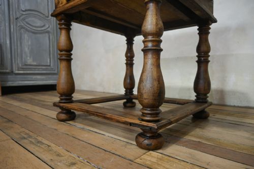 AN 18TH CENTURY NORTH ITALIAN WALNUT CENTRE TABLE - ADDITIONAL PHOTO 8