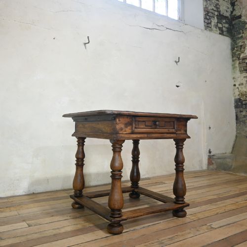 AN 18TH CENTURY NORTH ITALIAN WALNUT CENTRE TABLE - ADDITIONAL PHOTO 10