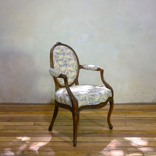 a george iii open armchair in the manner of thomas chippendale - CATEGORY: ANTIQUE CHAIRS - DATED 18TH CENTURY
