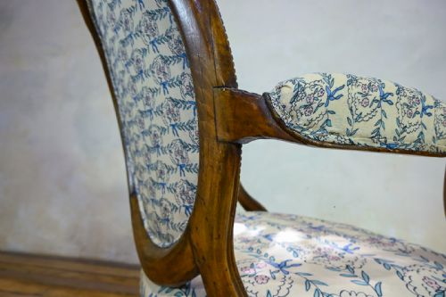 A GEORGE III OPEN ARMCHAIR IN THE MANNER OF THOMAS CHIPPENDALE - ADDITIONAL PHOTO 11