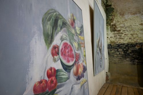 A LARGE PAIR OF NAIVE OIL ON CANVAS PAINTINGS - ADDITIONAL PHOTO 7