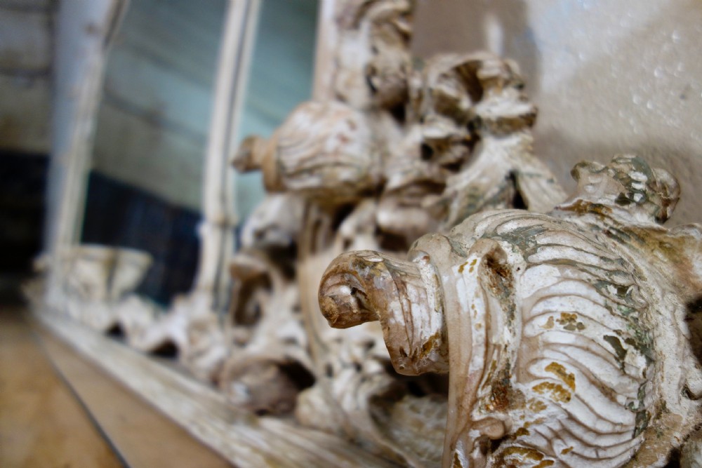 An expansive 19th-century French Rococo wall mirror featuring a carved off-white serpentine frame decorated with ornate acanthus scrolls and cresting. View XIII
